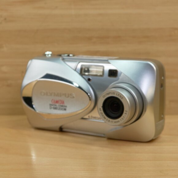 Vintage Olympus D-580 Digital Camera / 4 MP / 3X Optical Zoom / Compact - Picture 3 of 8